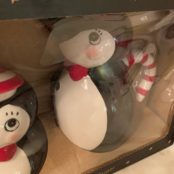 Johanna Parker Design Penguin Creamer & Sugar Christmas set  NEW IN BOX - Picture 3 of 3